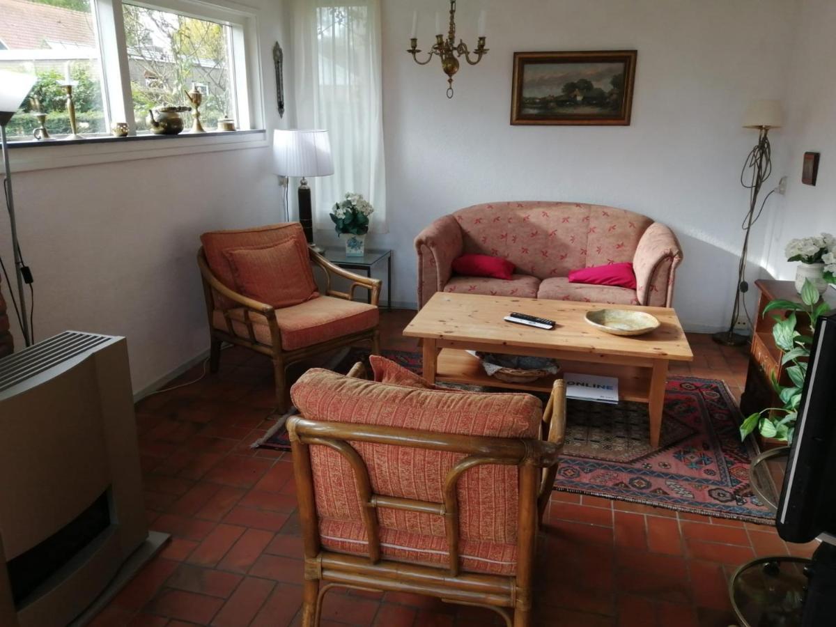 Rustig Gelegen Vakantiebungalow Kortgene Exterior photo