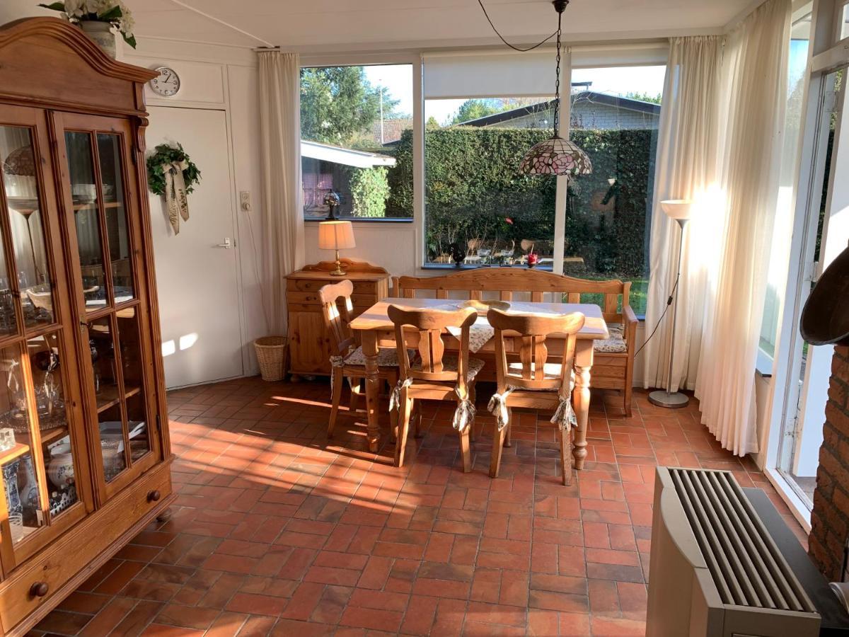 Rustig Gelegen Vakantiebungalow Kortgene Exterior photo